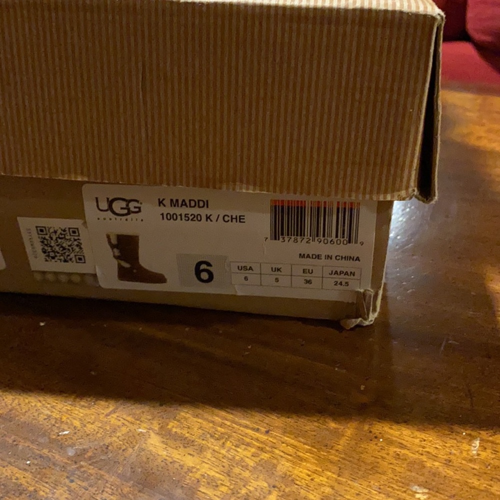 Ugg Boots - Picture 2 of 4